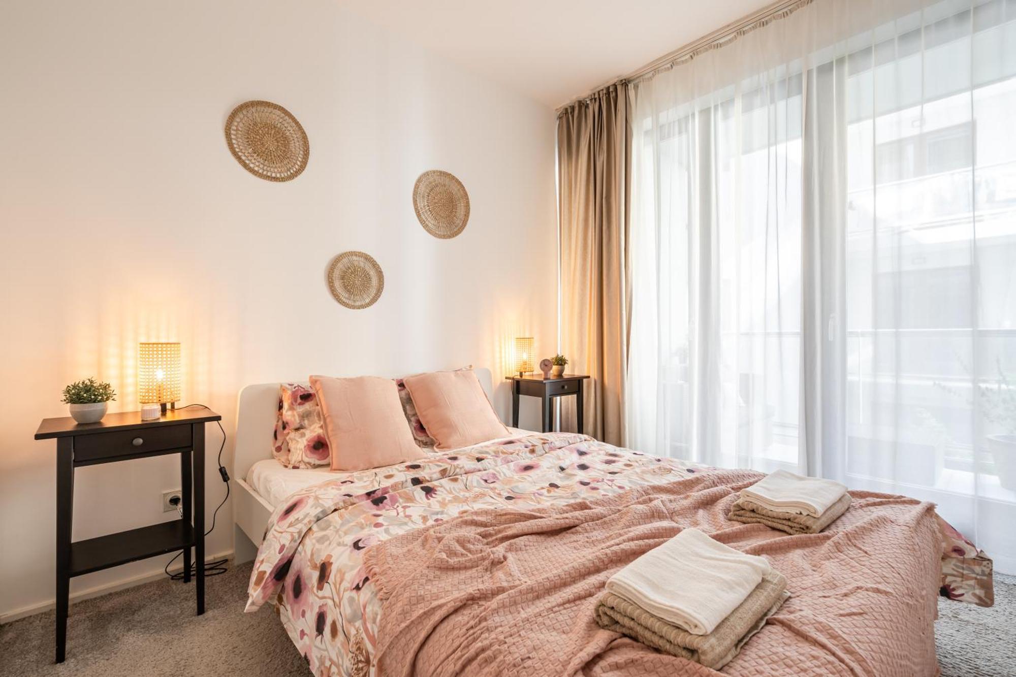 Home Of Serenity - 2 Bdr, Free Parking And Terrace Budapest Exterior foto