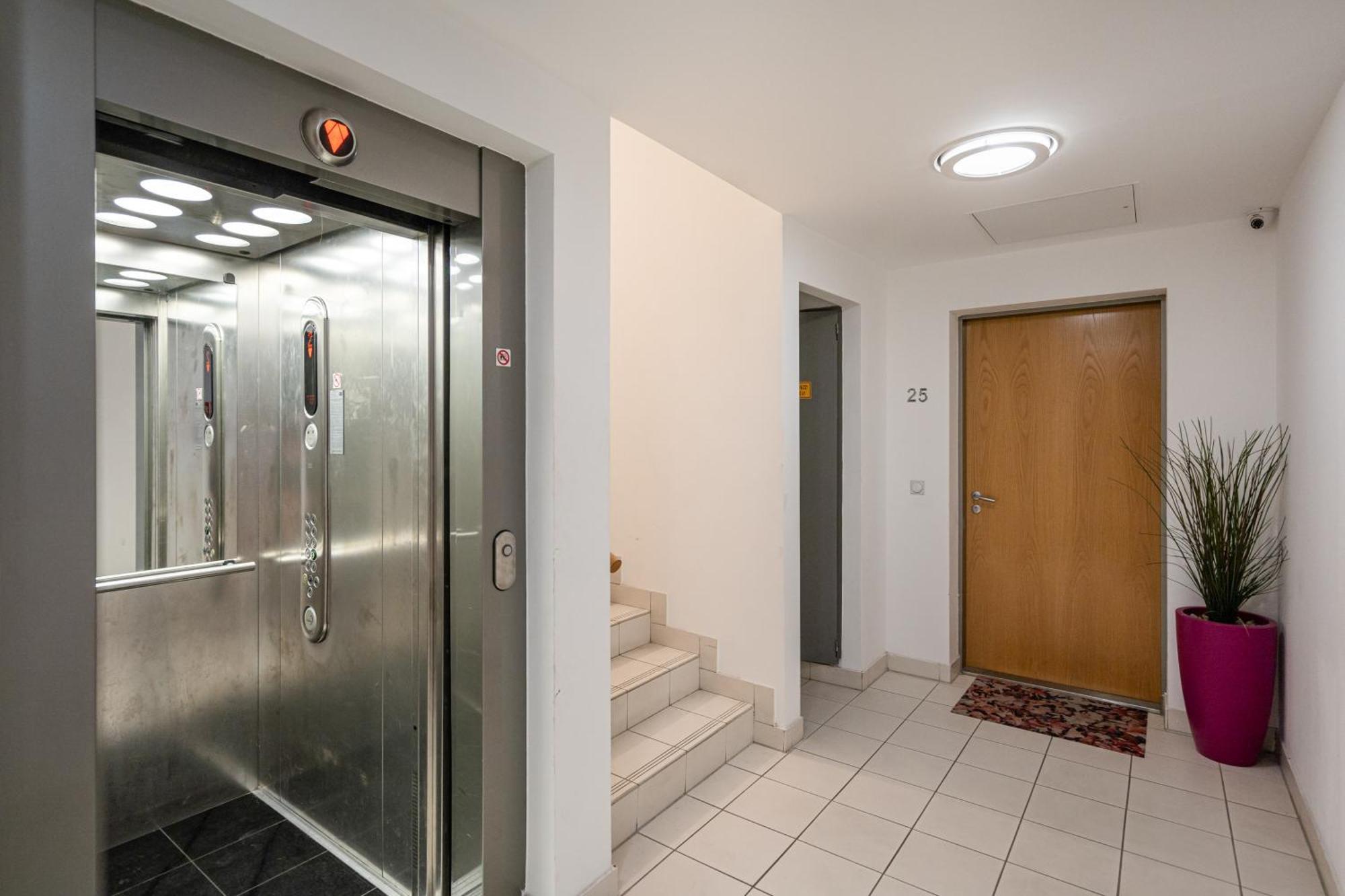 Home Of Serenity - 2 Bdr, Free Parking And Terrace Budapest Exterior foto